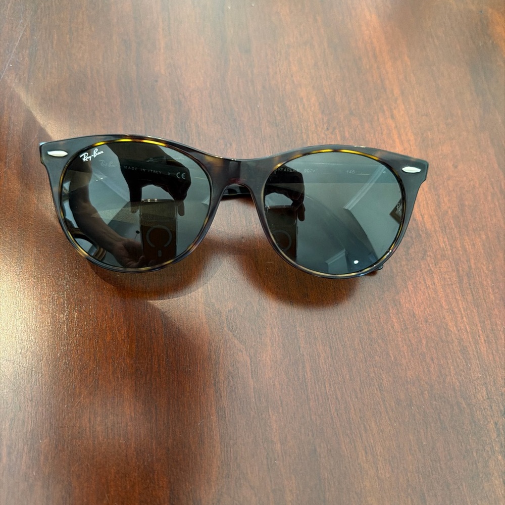 Ray-Ban Polarized Tortoise Some discoloration inside of the frame. No Scratches - Picture 3 of 12